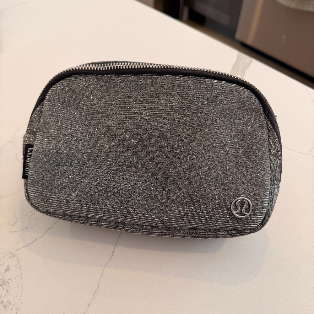 Lululemon Everywhere Belt Bag 1L silver Glitter - Picture 7 of 12